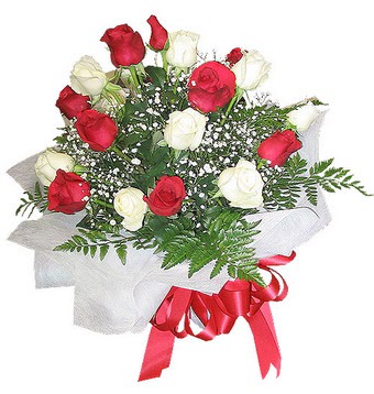  Ankara etimesgut �i�ek , �i�ek�i , �i�ek�ilik  12 adet kirmizi ve beyaz g�ller buket