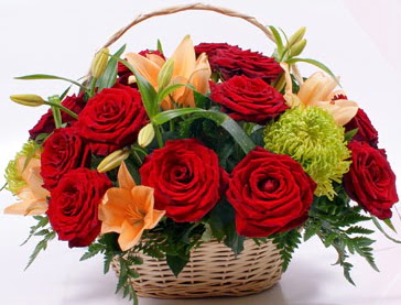 Sepette 5 adet k�rm�z� g�l ve k�r �i�ekleri  Ankara ostim �i�ek g�nderme sitemiz g�venlidir  