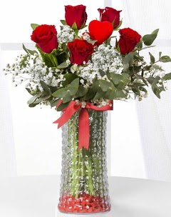 5 adet k�rm�z� g�l kalp �ubuk cam vazoda  Ankara ostim �i�ek g�nderme sitemiz g�venlidir 